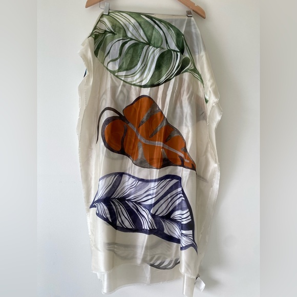 Silk scarf in leaf print - Picture 3 of 6